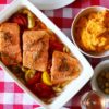 Lachsfilet auf Ofengemüse