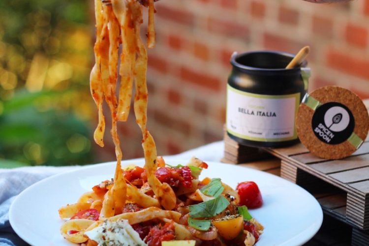 Pasta mit mediterranen Gemüsesugo