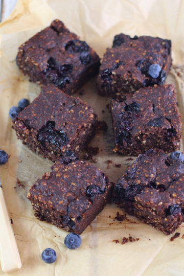 Chocolate-Blueberry-Flapjackss