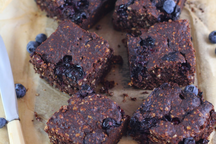 Chocolate-Blueberry-Flapjackss
